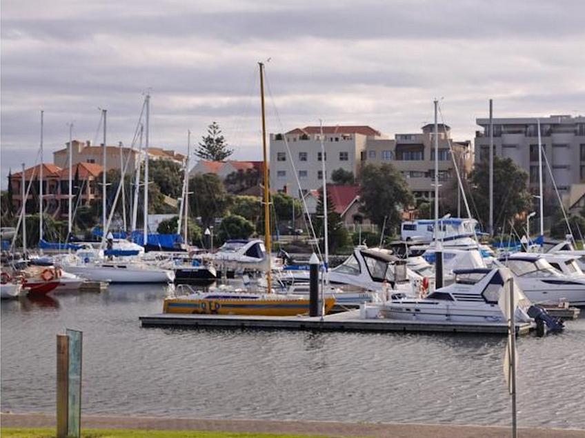Bayswaterfront Apartments Аделаида Экстерьер фото