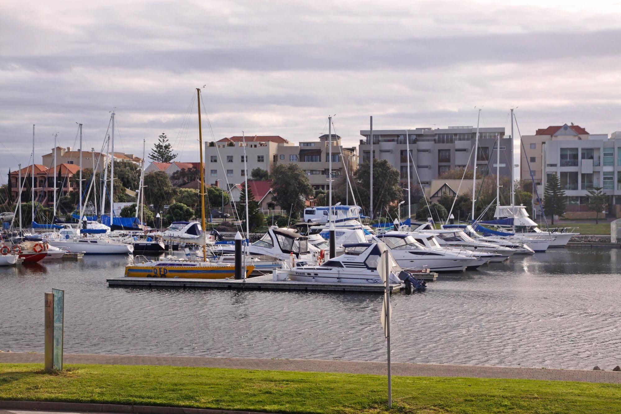 Bayswaterfront Apartments Аделаида Экстерьер фото