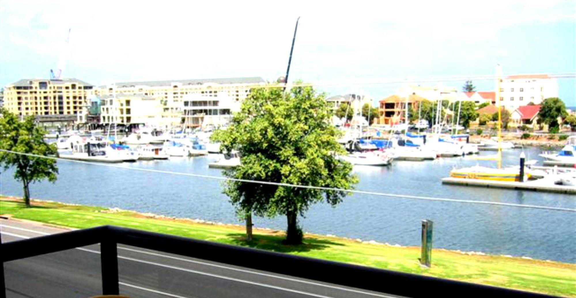Bayswaterfront Apartments Аделаида Экстерьер фото